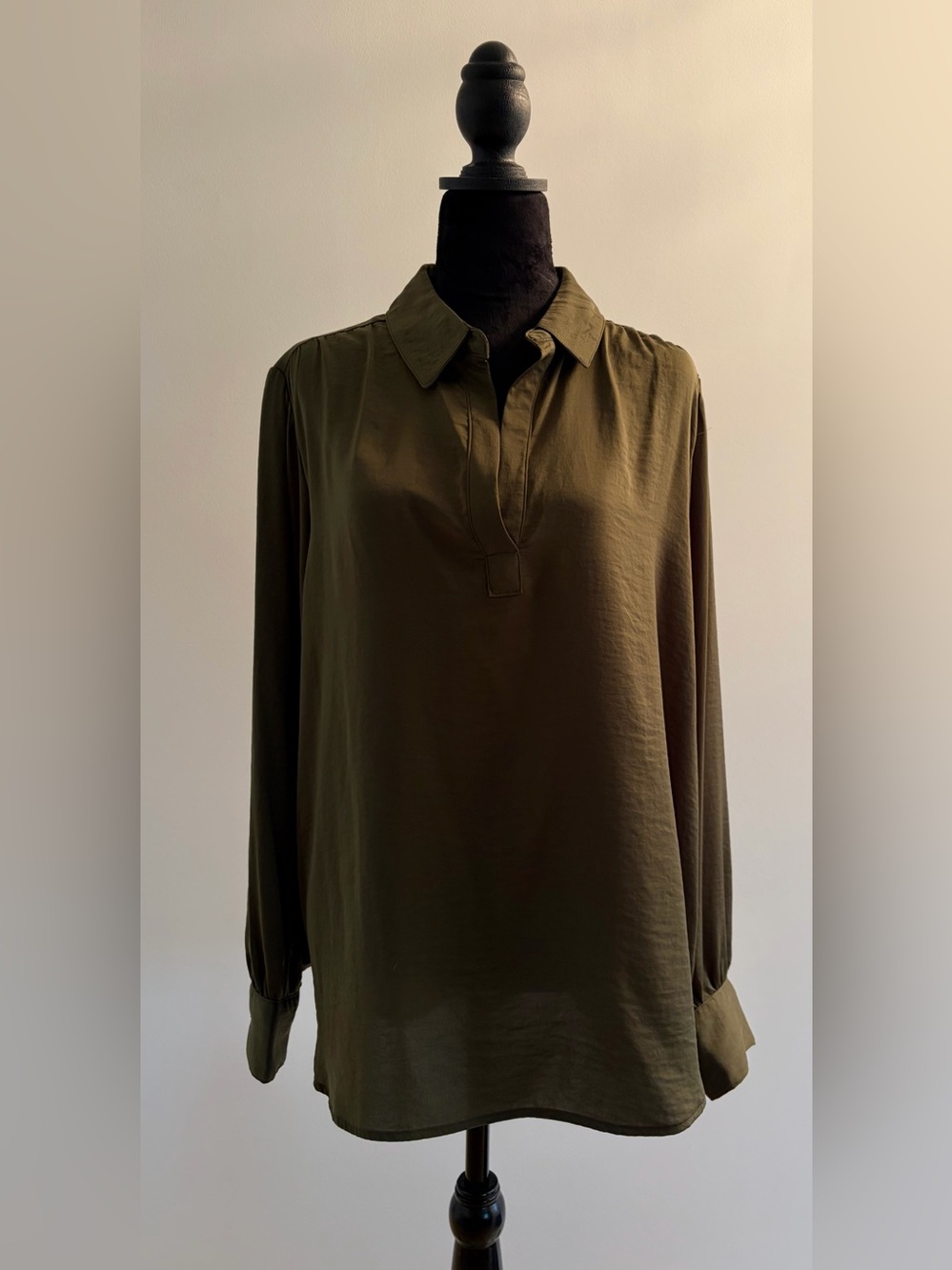Banana Republic Long Sleeve V-Neck Collared Blouse - Size XL